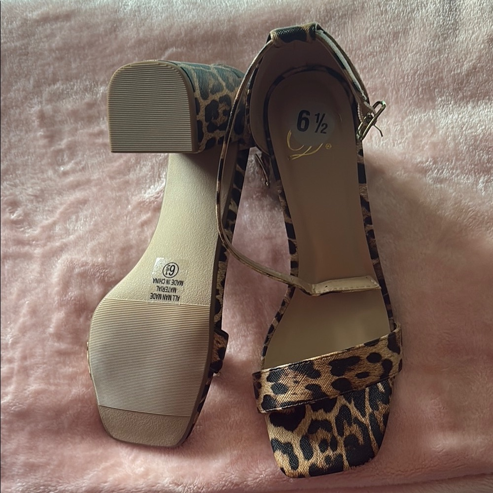 NWOT Delicious Brown and Black Heels with Ankle Strap